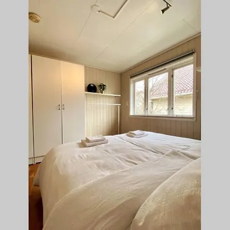 Leilighet Modern And 3 Beds Free Parking