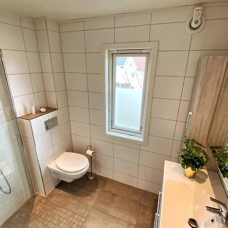Modern And 3 Beds Free Parking Leilighet