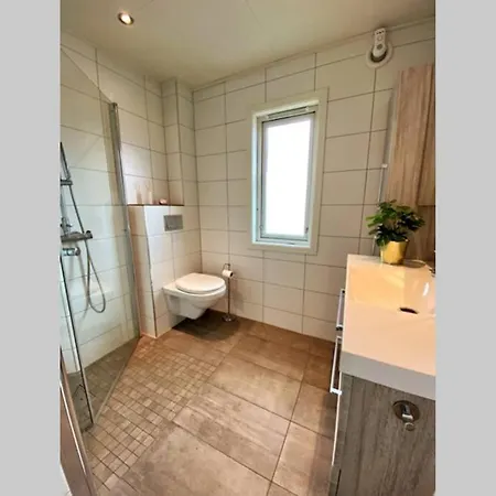 Modern And 3 Beds Free Parking Leilighet *